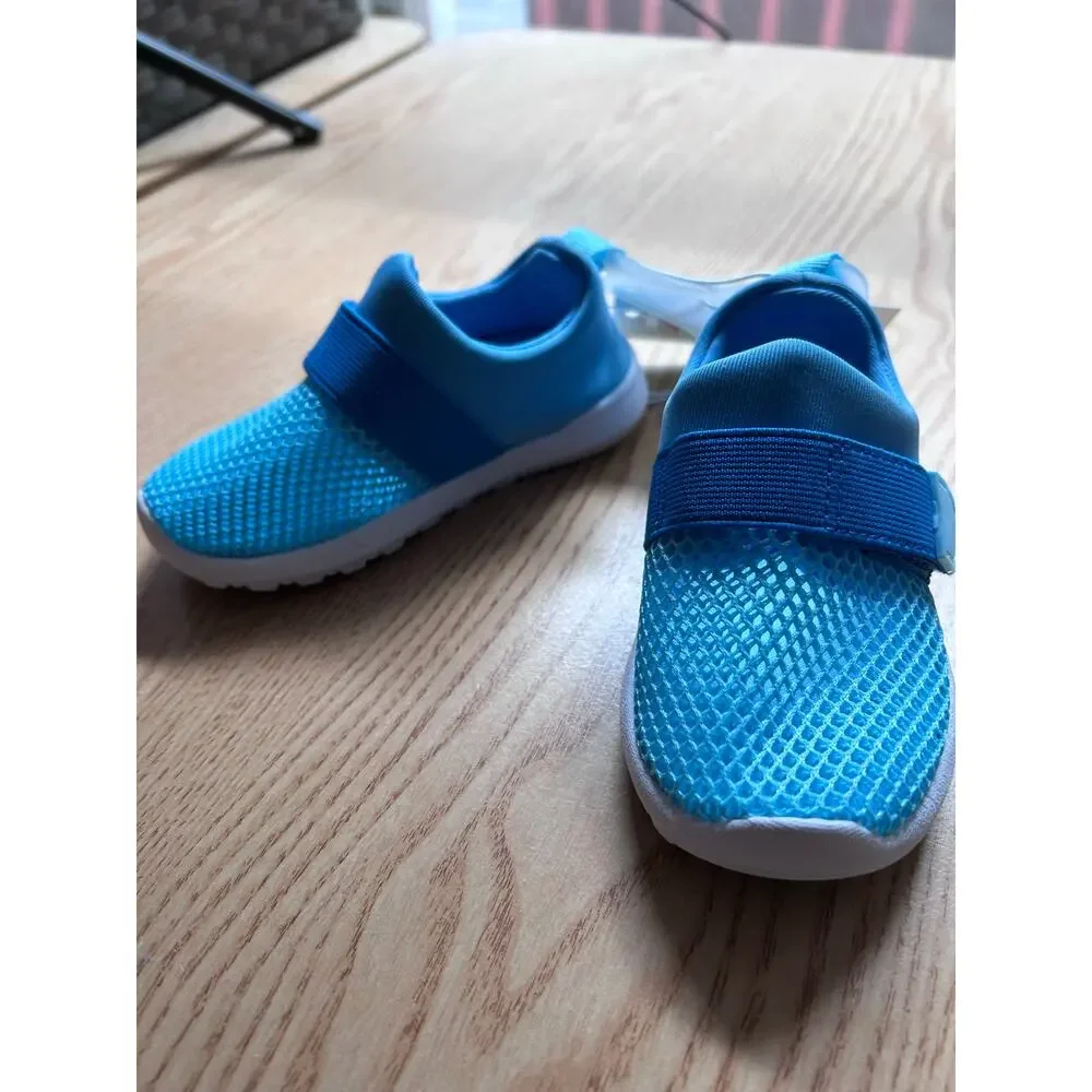 New kids Cat & Jack Strap Closure Easy slip in Sneakers or Aqua Shoes Blu Size 6